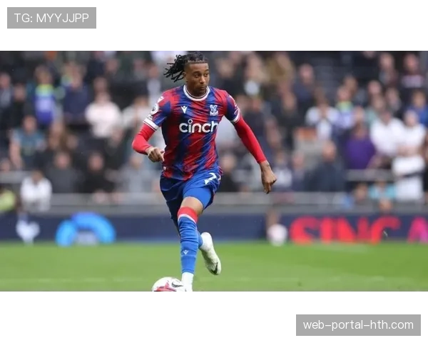 伦敦德比雨战中，水晶宫球员奥利塞完成一次精彩的彩虹过人